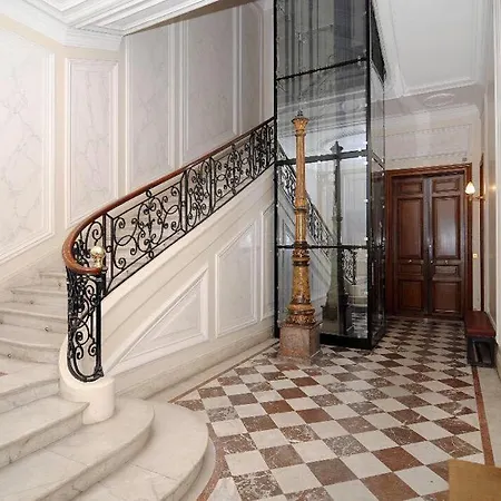 High L' Elysee Faubourg St Honoré * Parigi