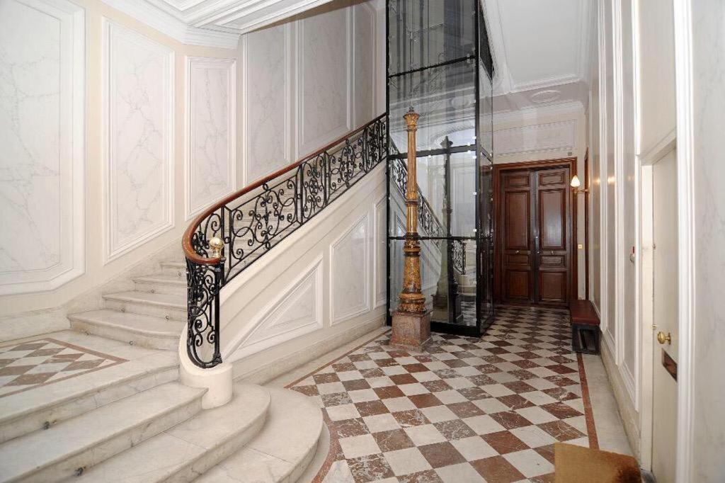High L' Elysee Faubourg St Honoré * Parigi